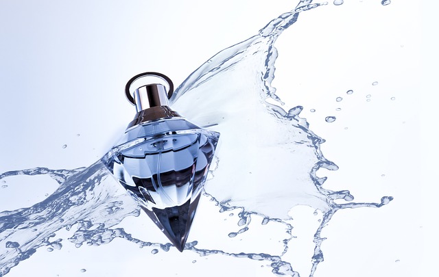 Van essentie tot elegantie: een diepgaande verkenning van parfum's rijke geschiedenis, productieproces, diverse soorten en culturele invloed
